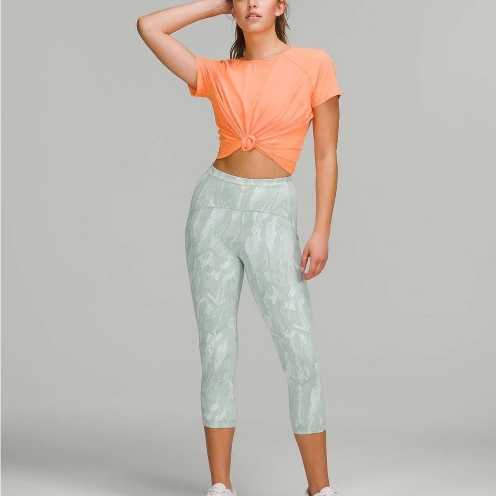 Lululemon Swift Speed High-Rise Crop 21" Reverberate Chevron Jacquard (Size 2) - Picture 3 of 14